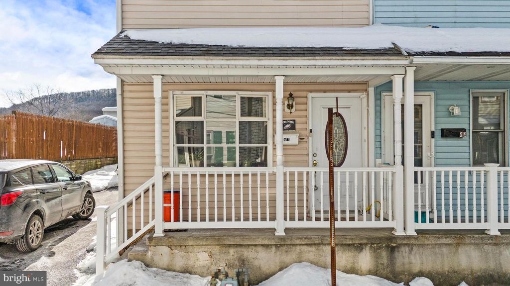 817 GRANT ST, Pottsville, PA 17901