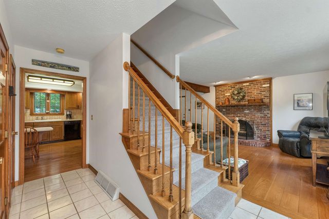 19 Poliquin Drive, Nashua, NH 03062