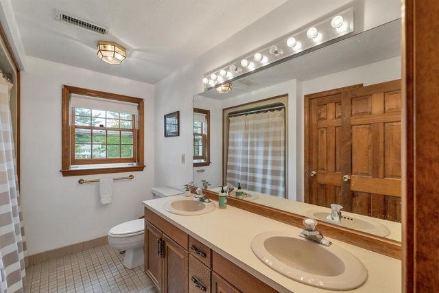 19 Poliquin Drive, Nashua, NH 03062