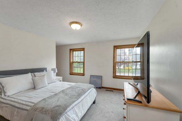 19 Poliquin Drive, Nashua, NH 03062