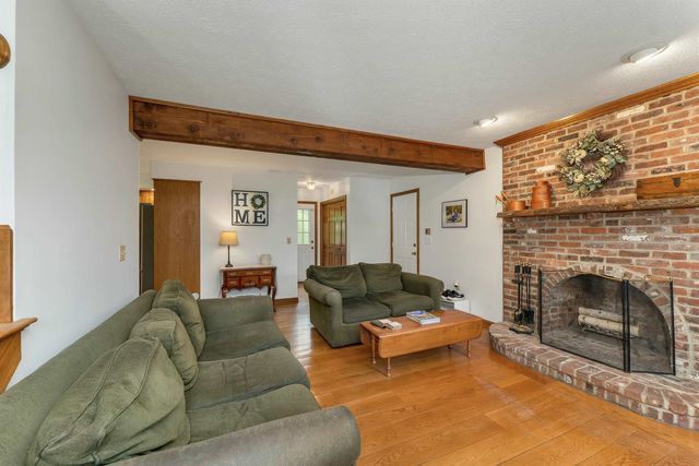 19 Poliquin Drive, Nashua, NH 03062
