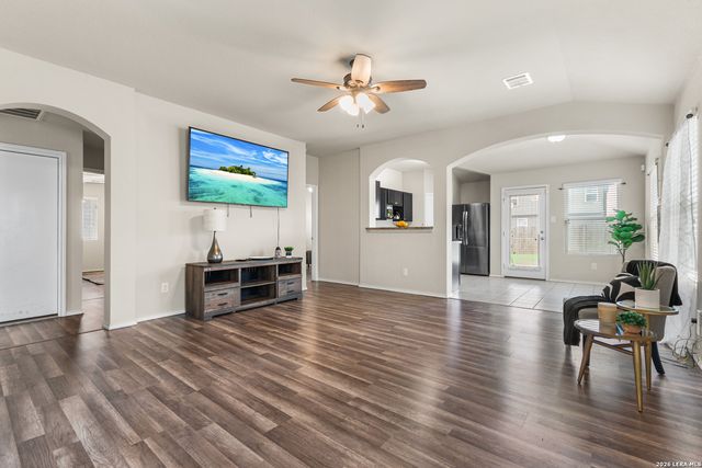 1509 REDBRIDGE DR, Seguin, TX 78155