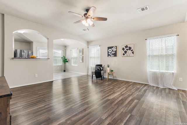 1509 REDBRIDGE DR, Seguin, TX 78155