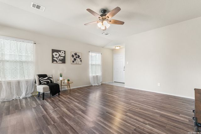 1509 REDBRIDGE DR, Seguin, TX 78155