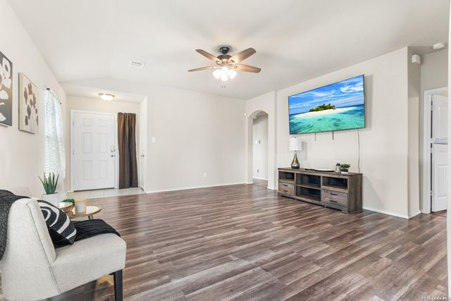 1509 REDBRIDGE DR, Seguin, TX 78155