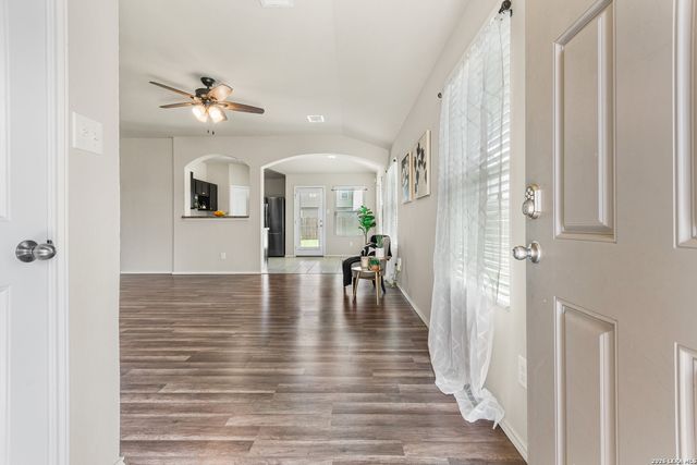 1509 REDBRIDGE DR, Seguin, TX 78155