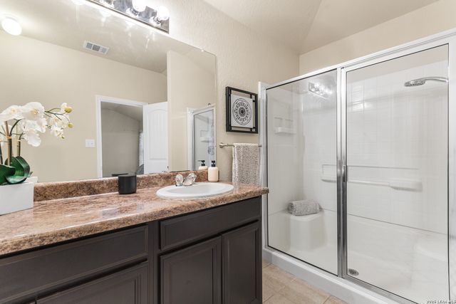 1509 REDBRIDGE DR, Seguin, TX 78155