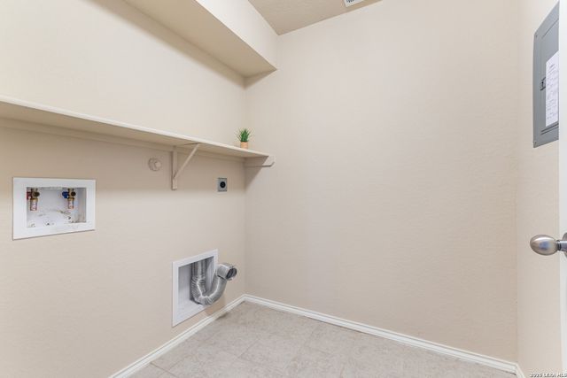 1509 REDBRIDGE DR, Seguin, TX 78155