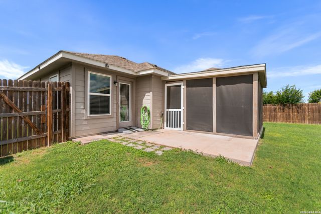1509 REDBRIDGE DR, Seguin, TX 78155