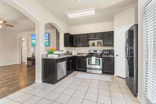 1509 REDBRIDGE DR, Seguin, TX 78155