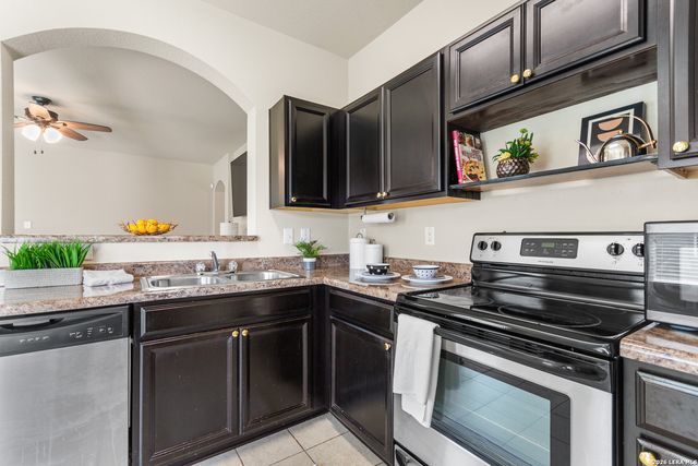 1509 REDBRIDGE DR, Seguin, TX 78155