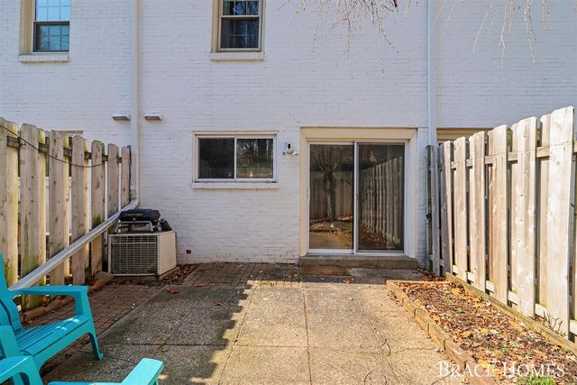 2466 Cranden Drive 246, Grand Rapids, MI 49506