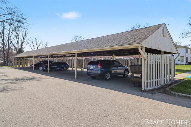 2466 Cranden Drive 246, Grand Rapids, MI 49506