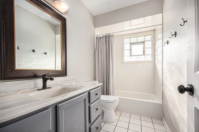 4609 Valerie Drive, Crystal Lake, IL 60014