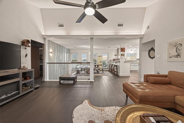 9 N White Heron Drive, La Marque, TX 77568