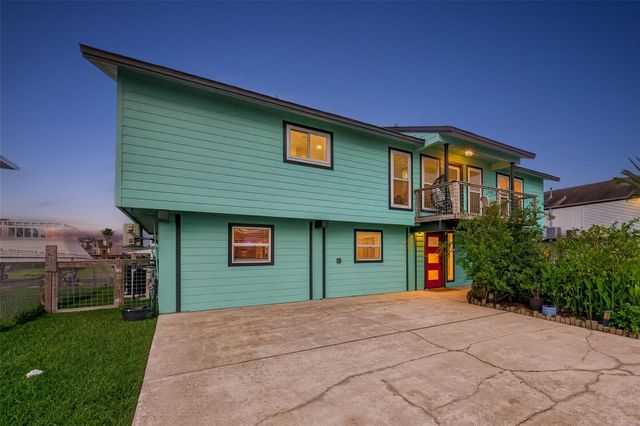 9 N White Heron Drive, La Marque, TX 77568