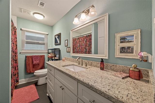 9 N White Heron Drive, La Marque, TX 77568