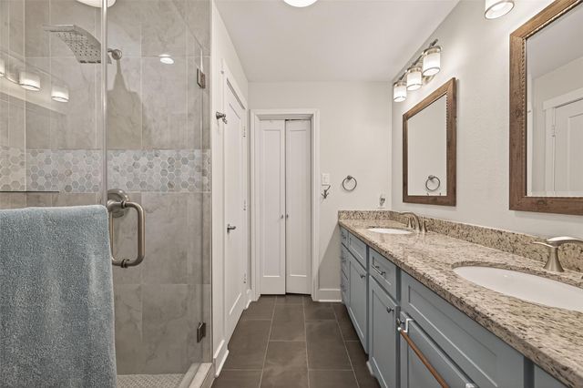 9 N White Heron Drive, La Marque, TX 77568