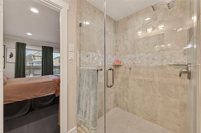 9 N White Heron Drive, La Marque, TX 77568