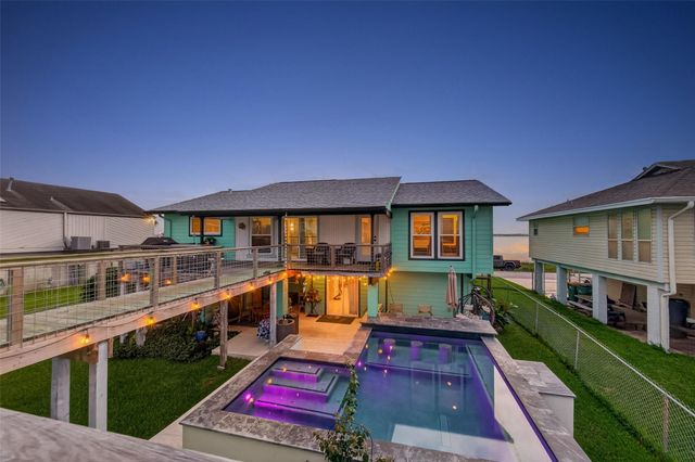 9 N White Heron Drive, La Marque, TX 77568