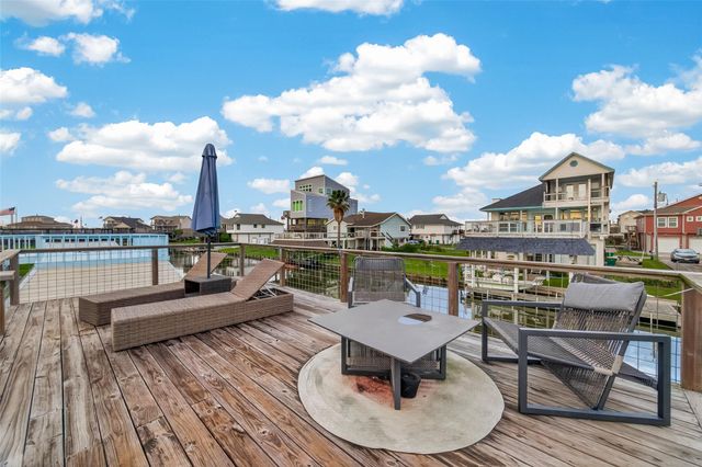 9 N White Heron Drive, La Marque, TX 77568