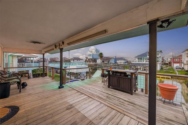 9 N White Heron Drive, La Marque, TX 77568