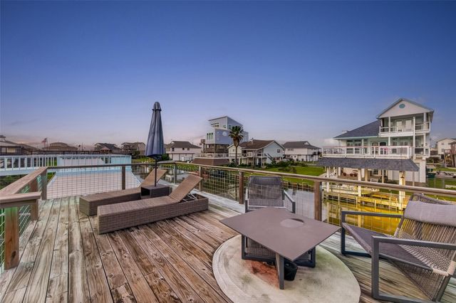 9 N White Heron Drive, La Marque, TX 77568