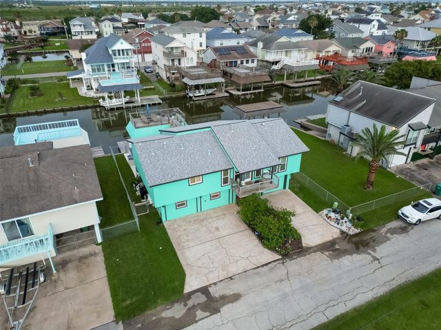 9 N White Heron Drive, La Marque, TX 77568