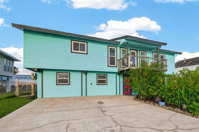 9 N White Heron Drive, La Marque, TX 77568