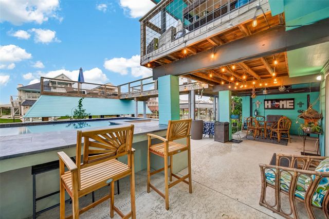 9 N White Heron Drive, La Marque, TX 77568