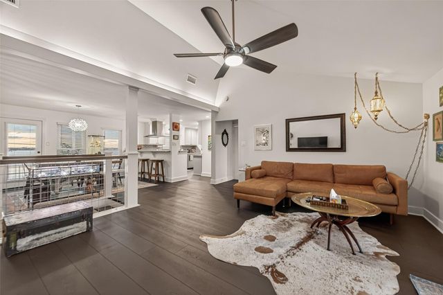 9 N White Heron Drive, La Marque, TX 77568