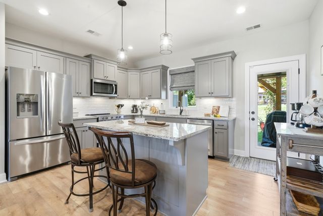 1056 Malinda Ln, Greenbrier, TN 37073