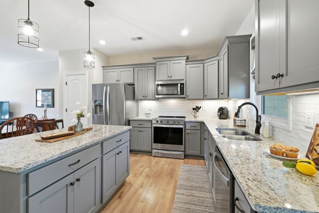1056 Malinda Ln, Greenbrier, TN 37073