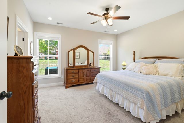 1056 Malinda Ln, Greenbrier, TN 37073