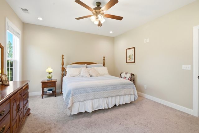 1056 Malinda Ln, Greenbrier, TN 37073