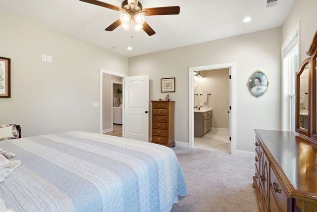 1056 Malinda Ln, Greenbrier, TN 37073
