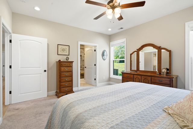 1056 Malinda Ln, Greenbrier, TN 37073