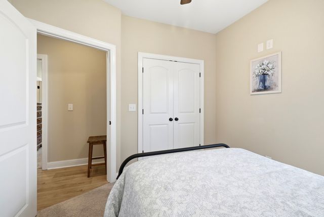 1056 Malinda Ln, Greenbrier, TN 37073