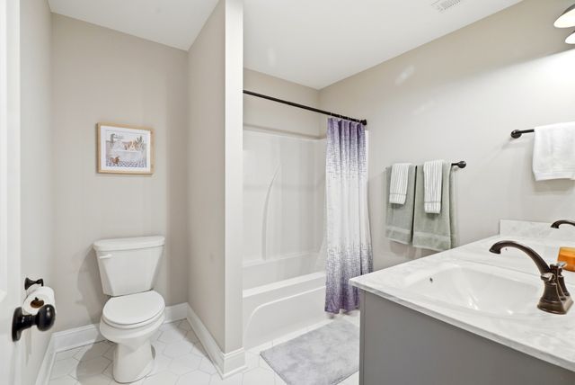 1056 Malinda Ln, Greenbrier, TN 37073