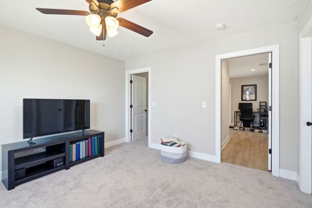 1056 Malinda Ln, Greenbrier, TN 37073