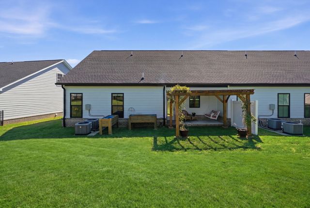 1056 Malinda Ln, Greenbrier, TN 37073