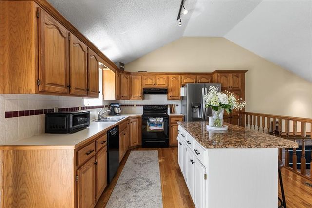 909 SW Daney Court, Lee's Summit, MO 64081