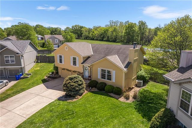 909 SW Daney Court, Lee's Summit, MO 64081