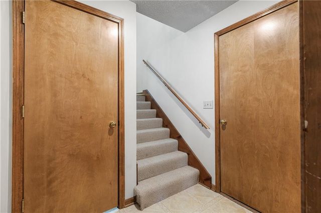 909 SW Daney Court, Lee's Summit, MO 64081
