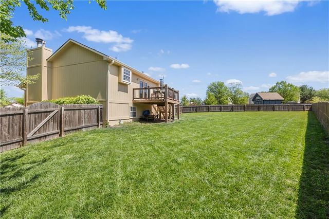 909 SW Daney Court, Lee's Summit, MO 64081