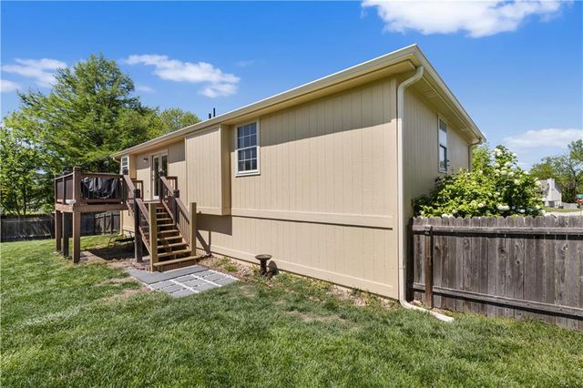 909 SW Daney Court, Lee's Summit, MO 64081
