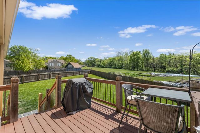 909 SW Daney Court, Lee's Summit, MO 64081