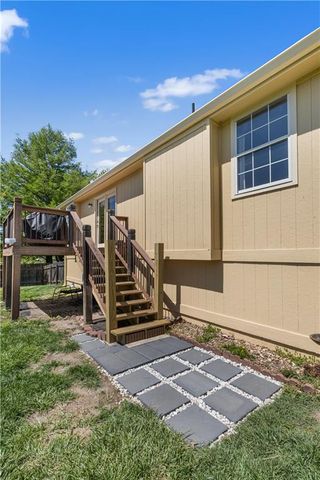 909 SW Daney Court, Lee's Summit, MO 64081