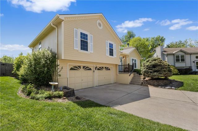 909 SW Daney Court, Lee's Summit, MO 64081