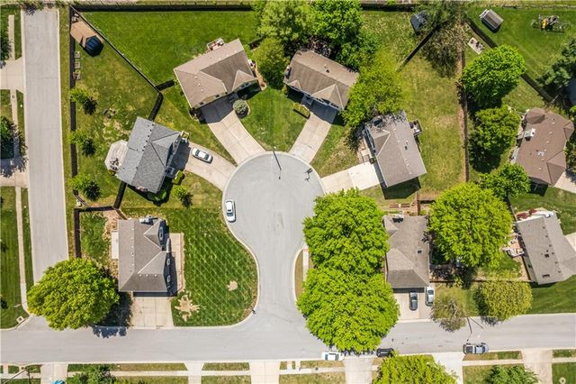 909 SW Daney Court, Lee's Summit, MO 64081